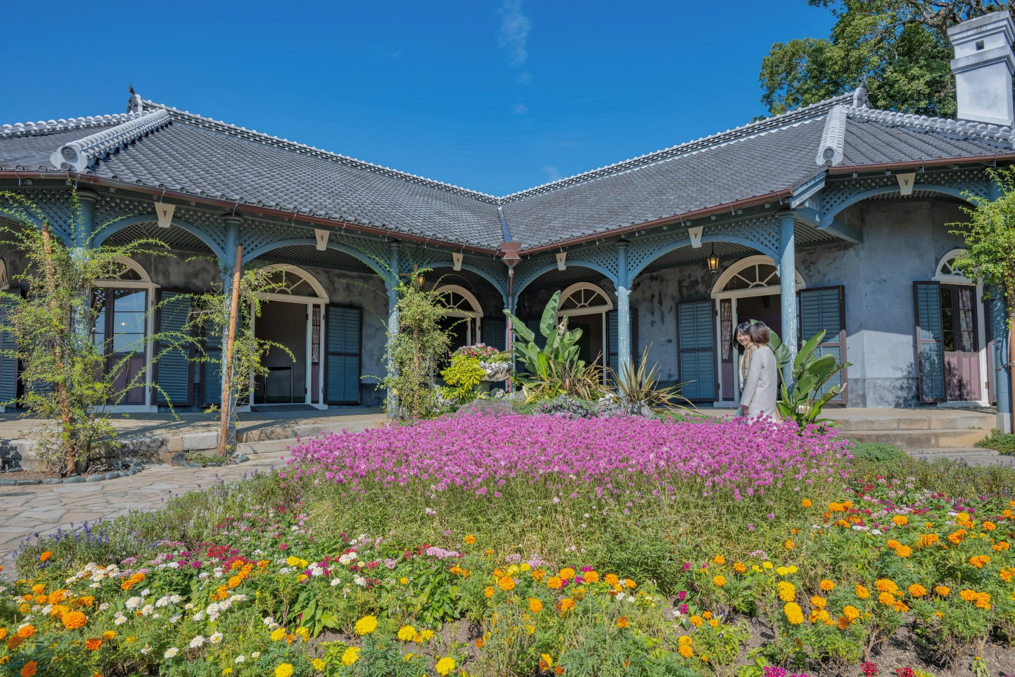 花々に囲まれた旧グラバー住宅
