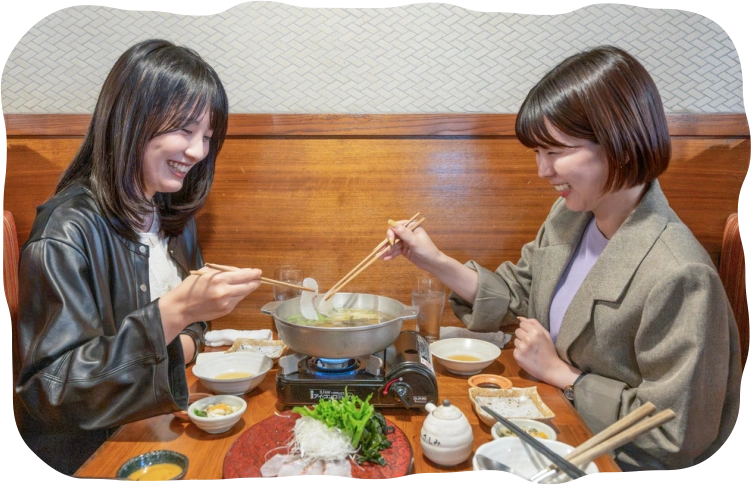 ながさき刺しゃぶを囲む二人
