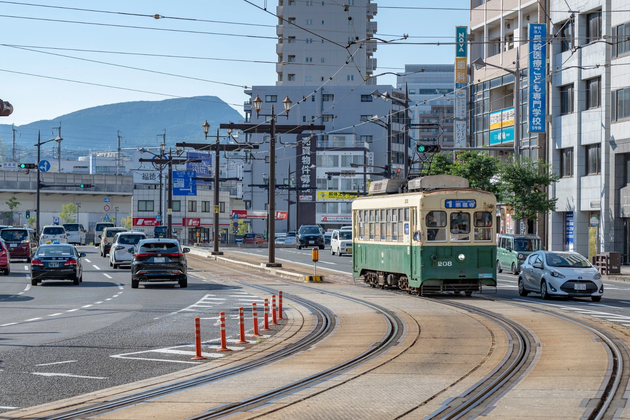 長崎のまちを走る路面電車