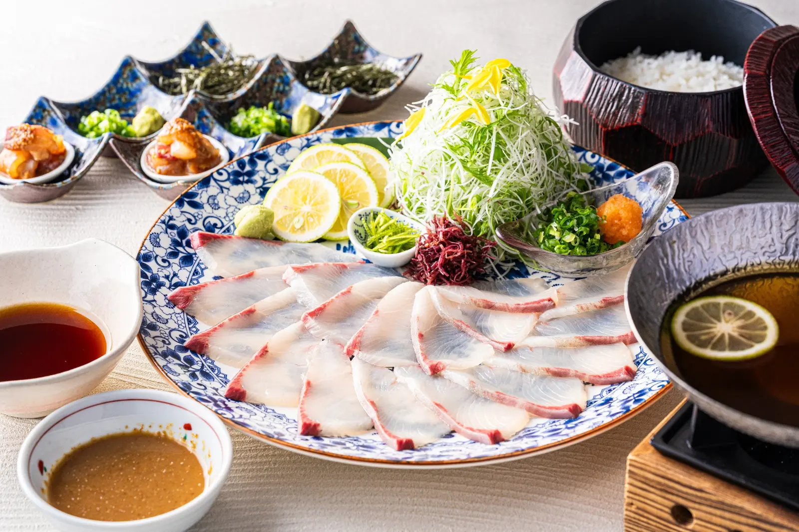 大衆割烹 樋口築町店の刺しゃぶ・料理写真 1