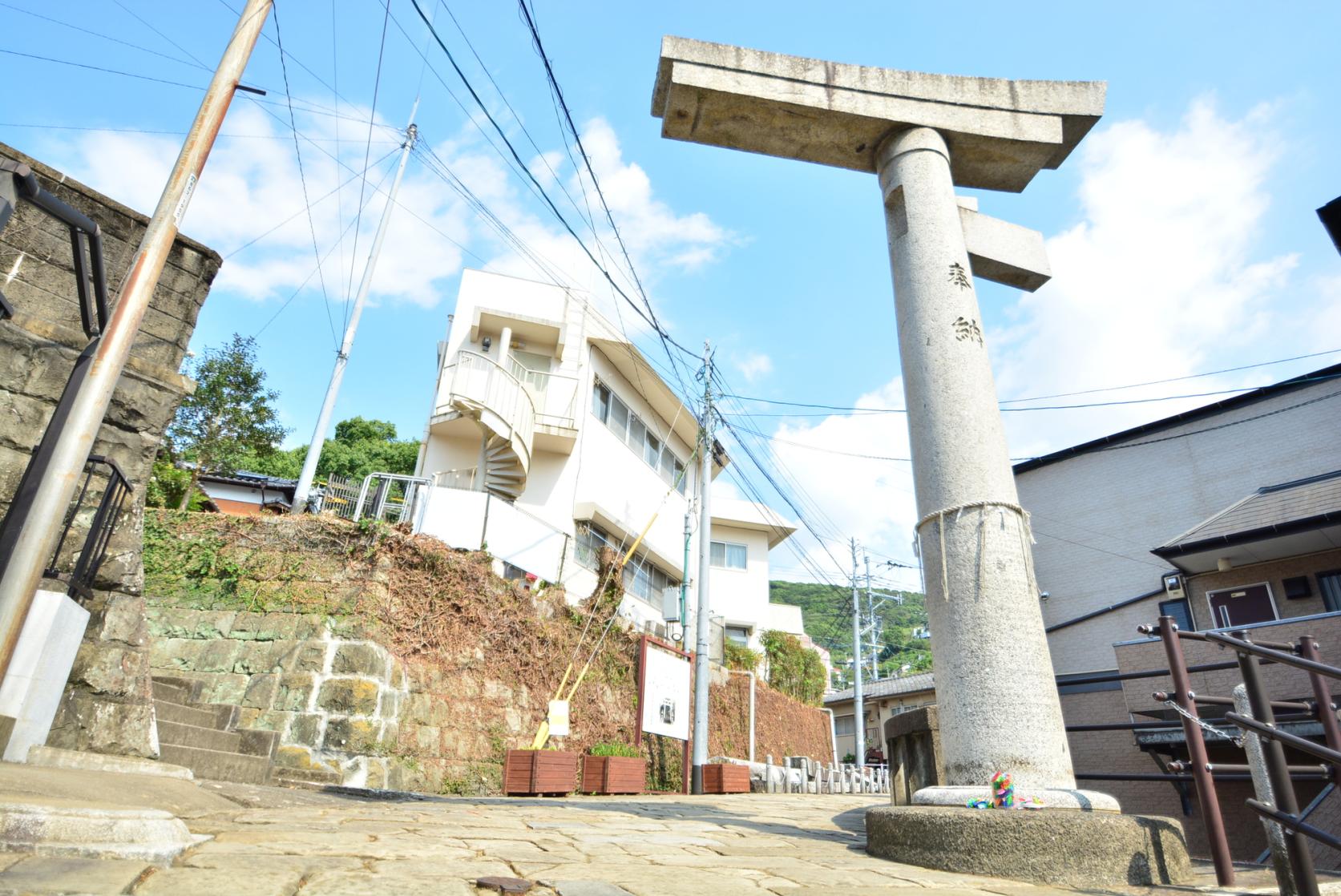 一本柱鳥居（山王神社）