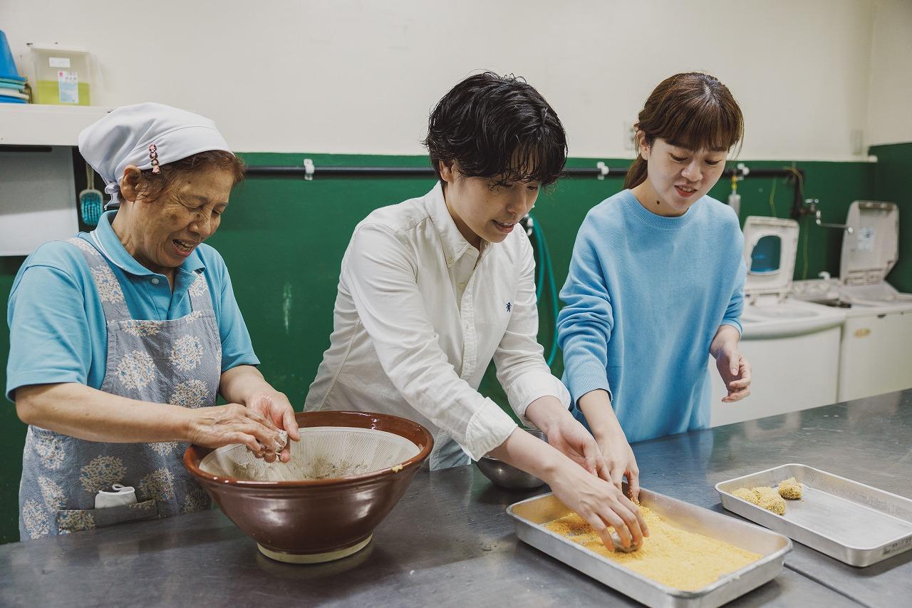 長崎ふぐ料理作り体験　➀揚げかまぼこ作り