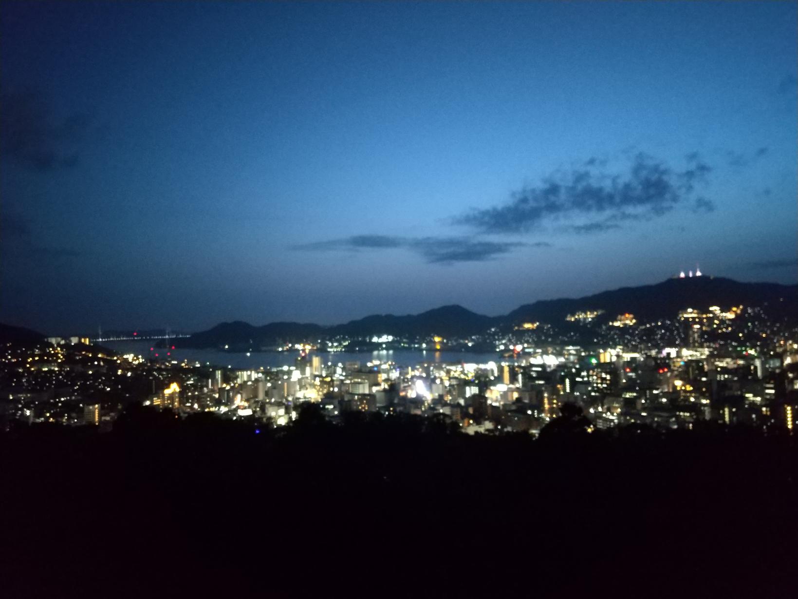 暮れゆく長崎の街