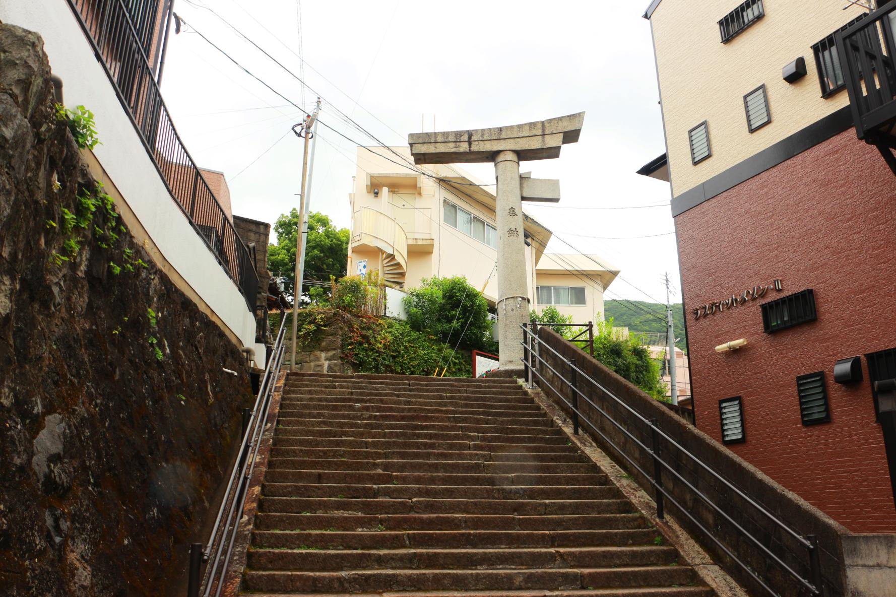 一本柱鳥居（山王神社）①
