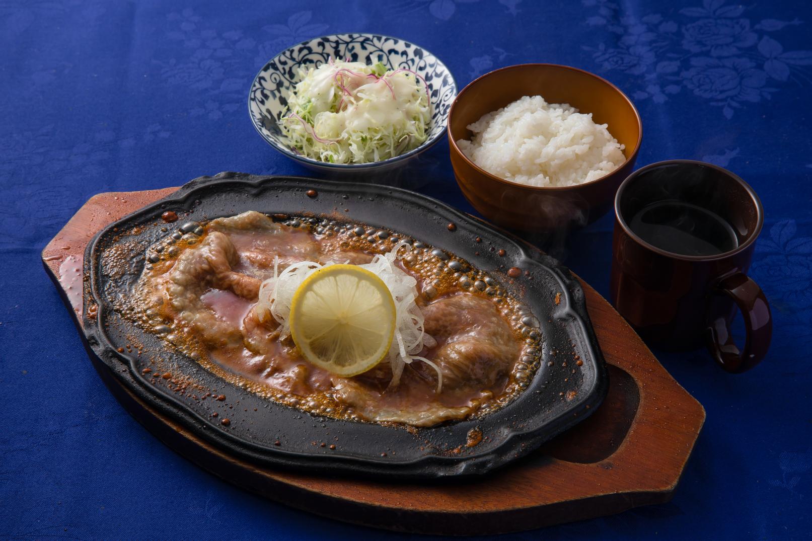 【ディナー】夕食はハウステンボス園内で