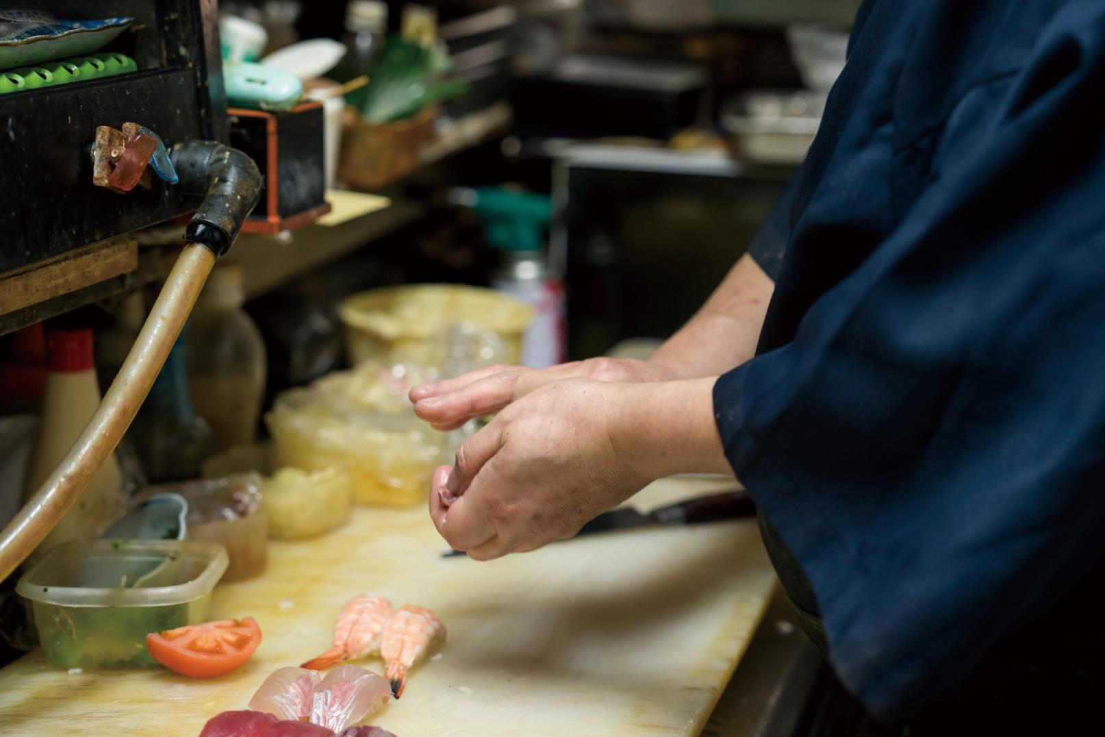 愛され地区・シーボルト通りを巡る 　新大工商店街「かつら」