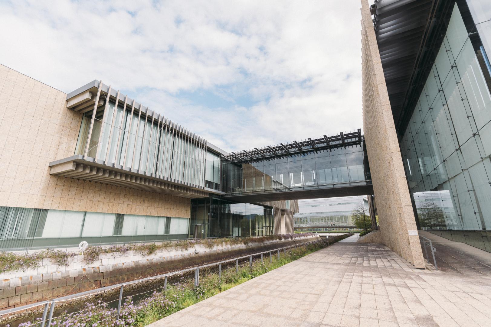 ①長崎県美術館の屋上庭園