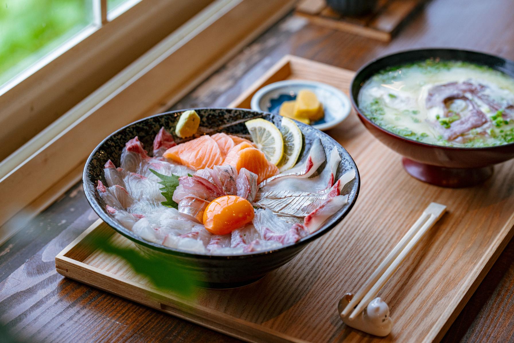 長崎の内海、絶景大村湾と桜の名所を楽しむ 海の家あかさき