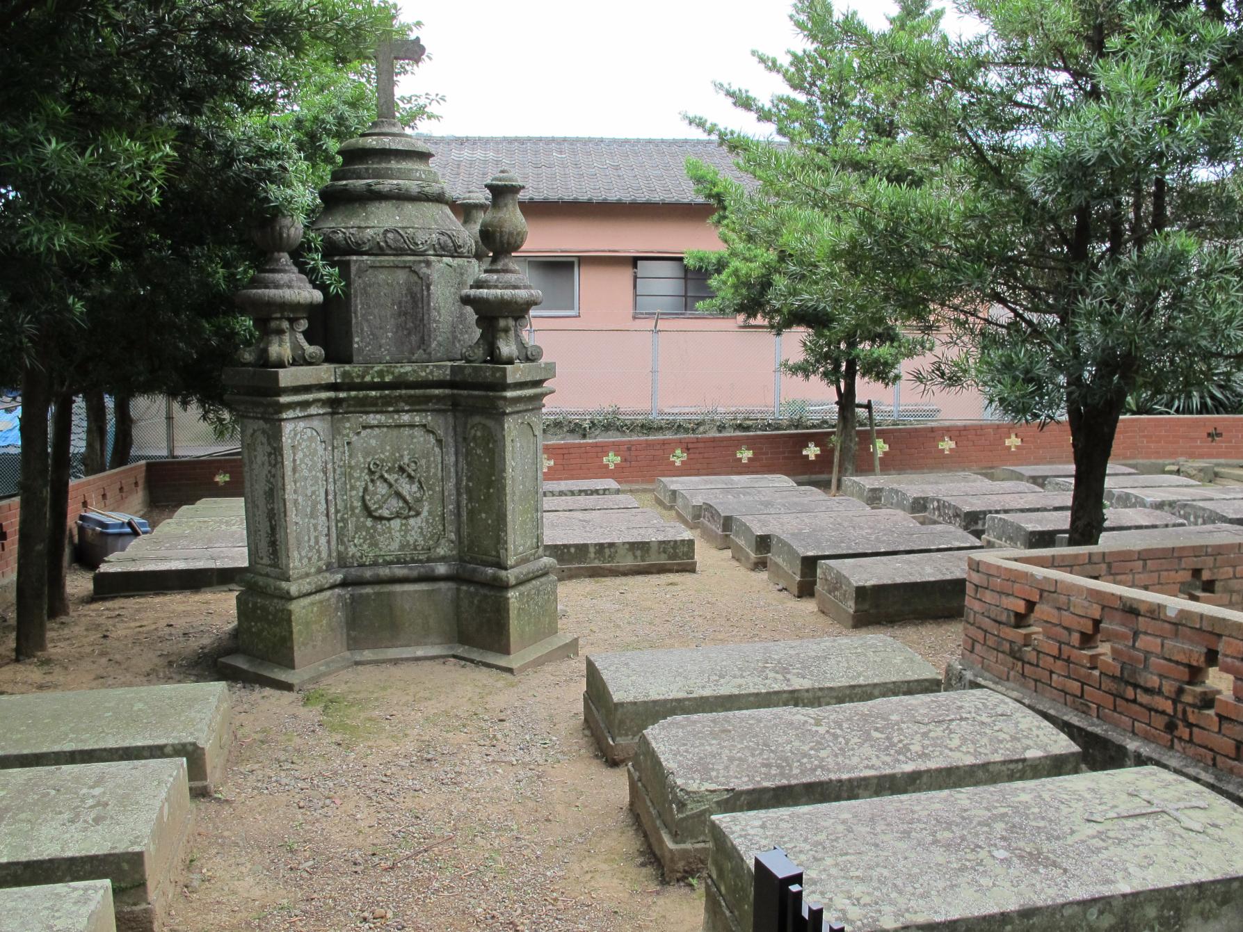 坂本国際墓地
