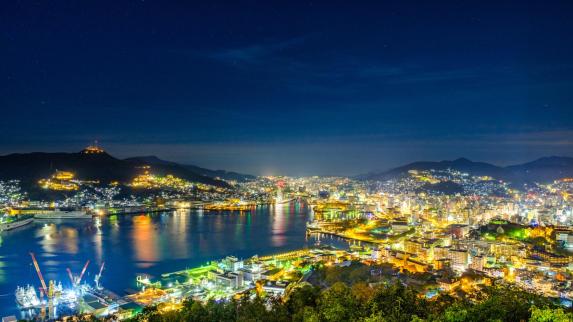 「鍋冠山」から観る長崎市街地の立体的な夜景-0
