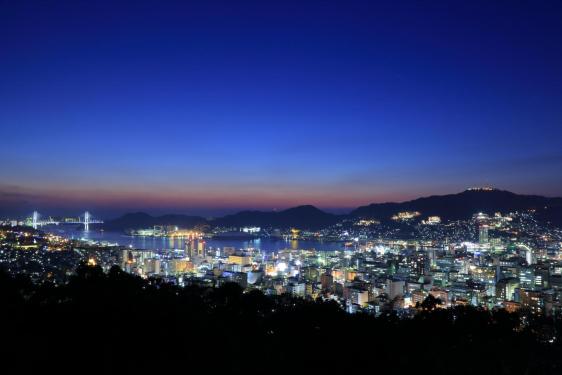 マジックアワーの夜景は「風頭公園」で-0