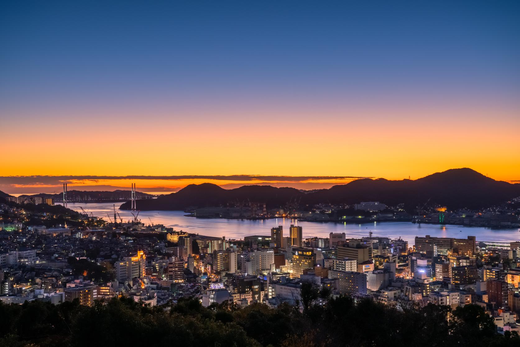 マジックアワーの夜景は「風頭公園」で-1