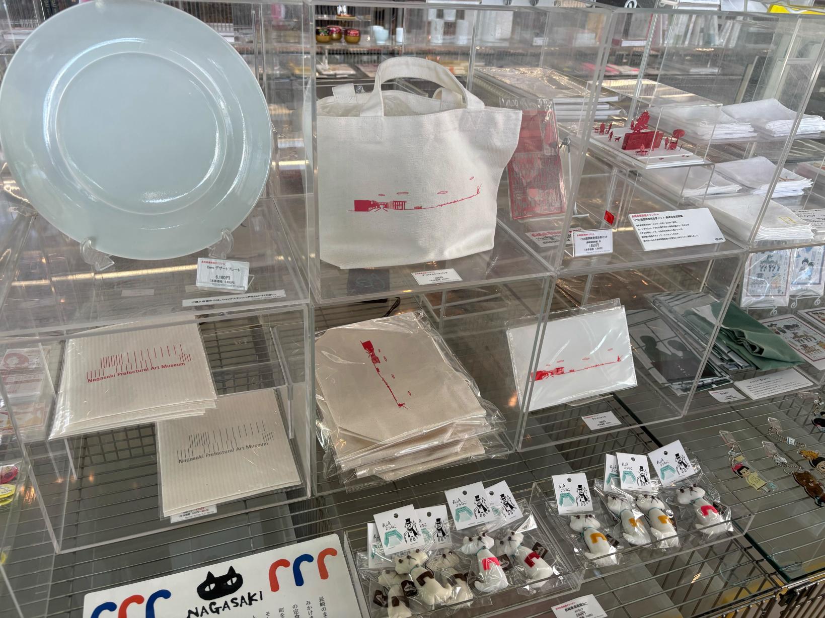 オリジナルグッズや企画展期間限定グッズはミュージアムショップで！-1