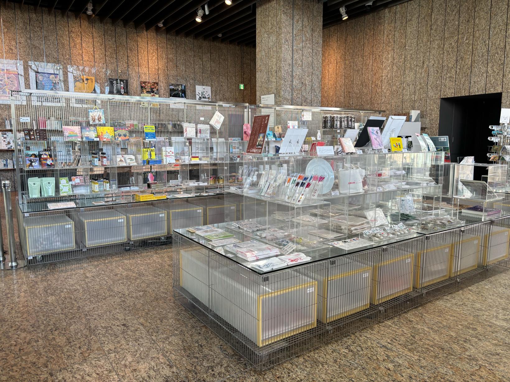 オリジナルグッズや企画展期間限定グッズはミュージアムショップで！-0