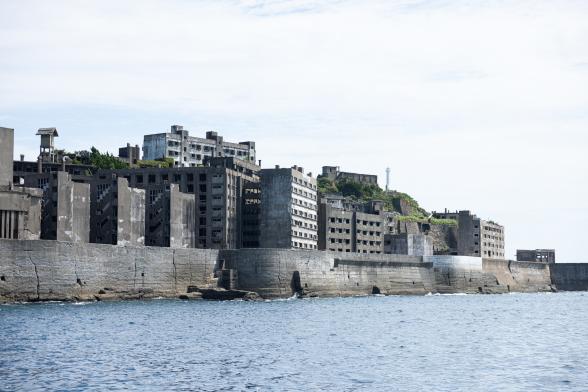 周遊で立ち入り禁止区域の建物を海上から見学-4