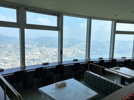 稲佐山展望台2階にオープンした「Cafe Dining HIKARI」-2