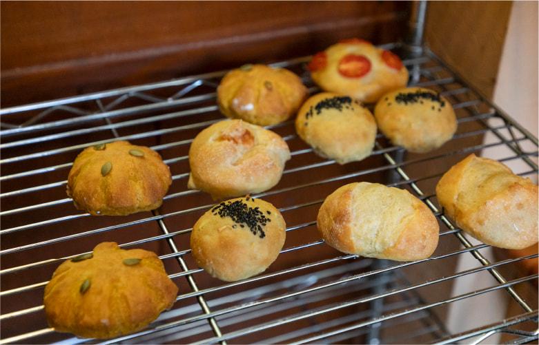 A little bit of happiness that comes along with the scent of bread-1