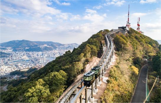 ニューデザインのスロープカーで、長崎の斜面を駆け上がる-0