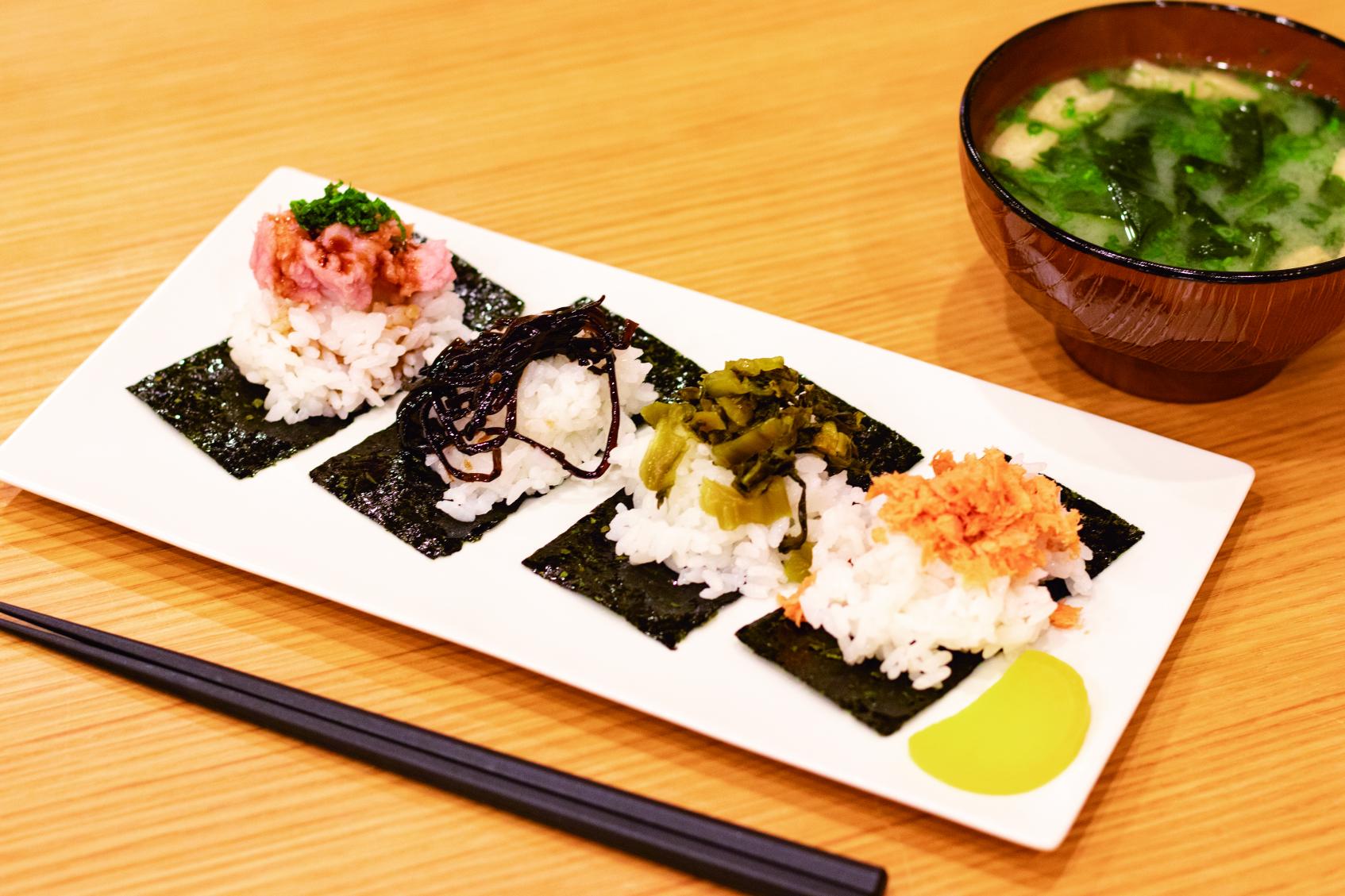 飲んだ帰りの〆におむすびを食べるのが長崎流！
おむすびの本場に、新顔続々-1