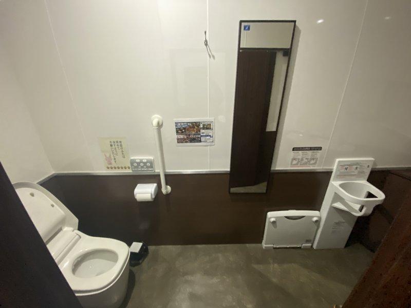 3階パブリックトイレ-0