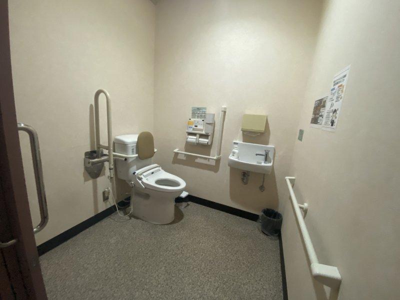 2階多目的トイレ-1