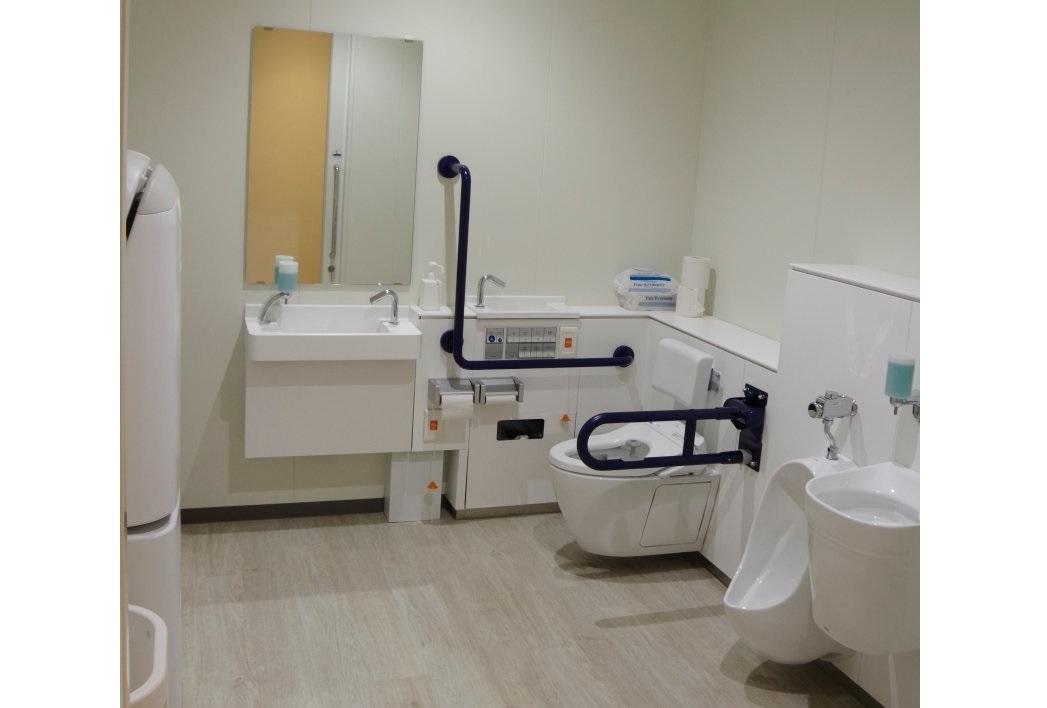 Toilettes sans obstacle-0