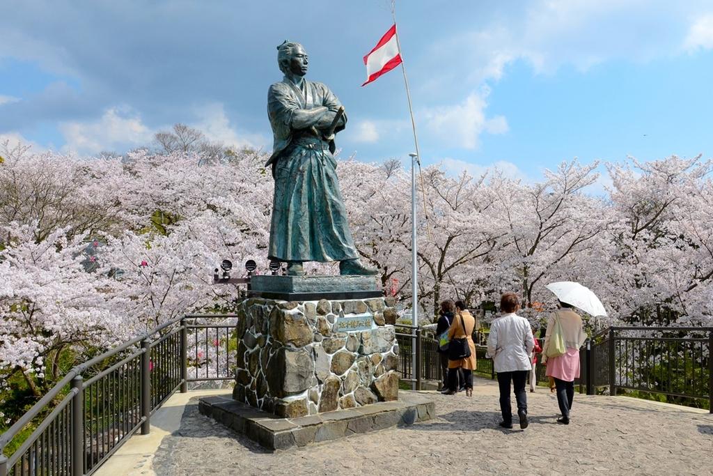 長崎湾を眺める坂本龍馬之像で有名な「風頭公園」