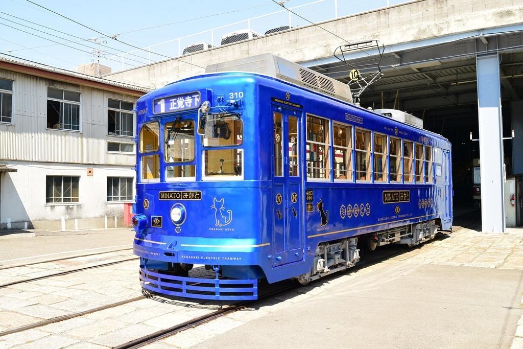 水戸岡鋭治デザイン ３１０号「みなと」-0